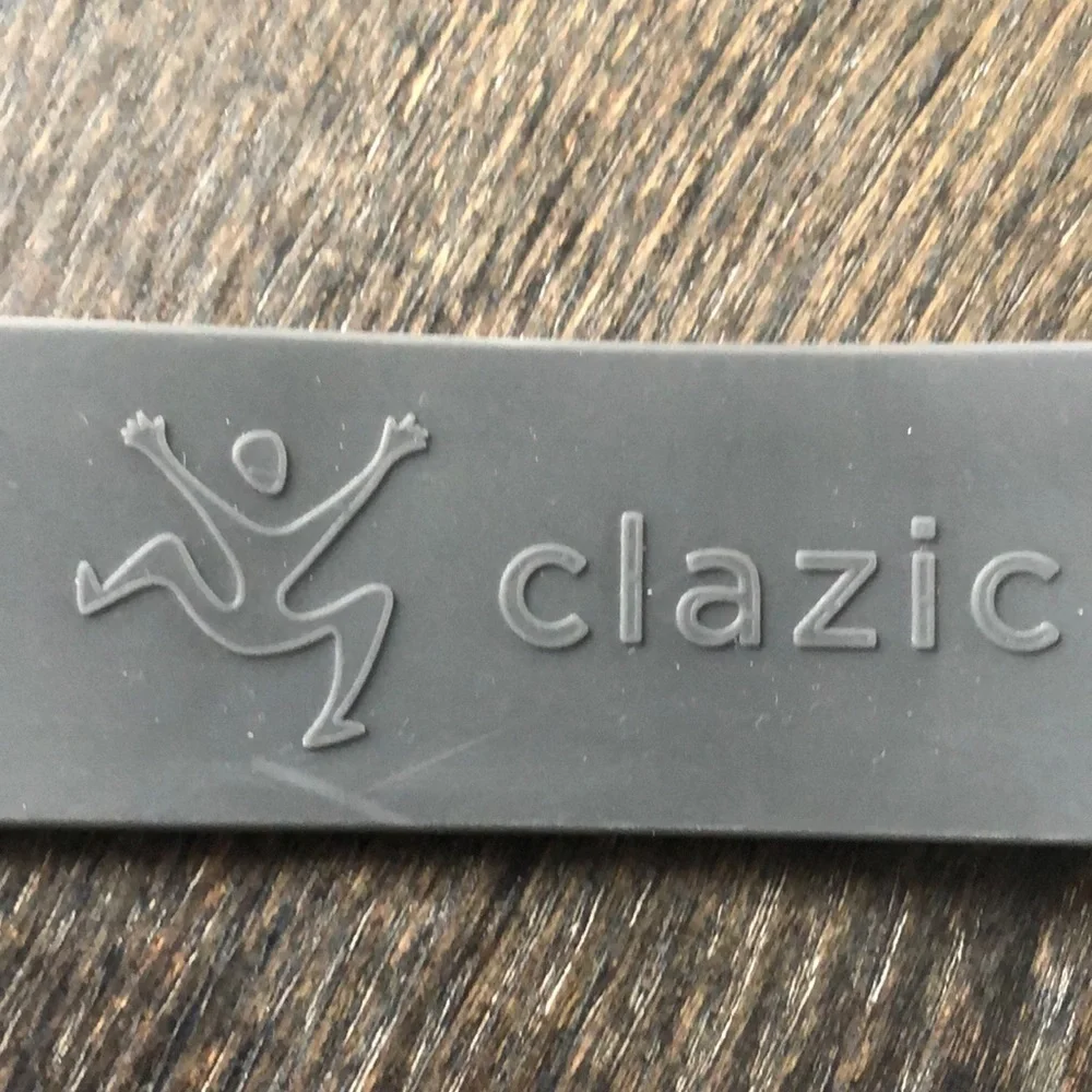 Clazic Grey belt with paw print buckle